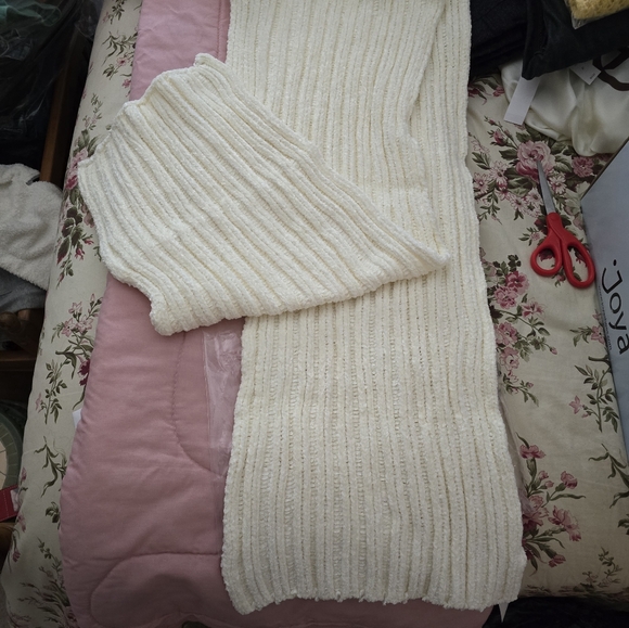 NEW Talbots knit scarf/wrap and beanie set. - Picture 2 of 7